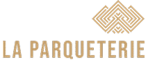 Logo de La Parqueterie : texte doré sur fond noir et symbole abstrait doré de motifs de parquet imbriqués.