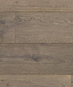 Lames de parquet en bois aspect chêne vieilli. Teinte brune taupe, grain et nœuds visibles. Sol intérieur texturé.