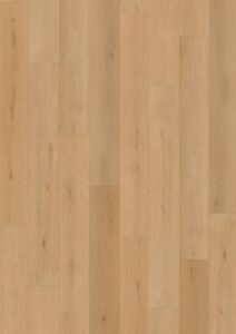 Plancher en chêne blond clair, lattes longues et étroites, motif naturel avec grain et nœuds subtils, pour une ambiance chaleureuse et lumineuse.